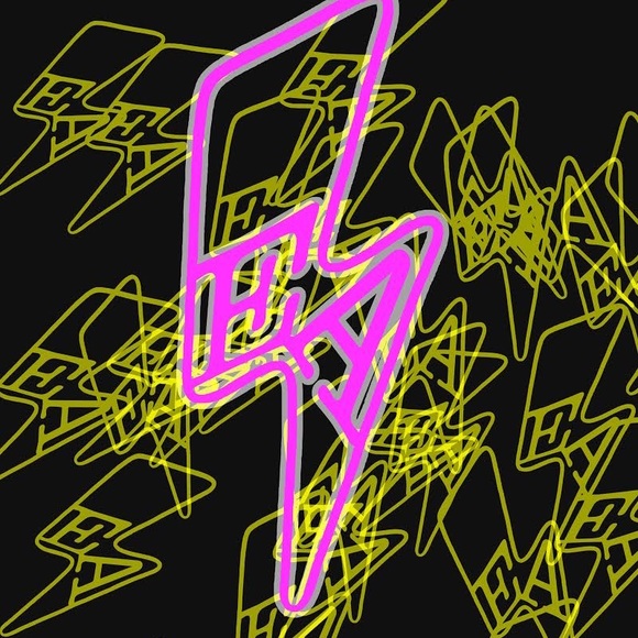 Meet your Posher, Katie - Picture 4 of 4